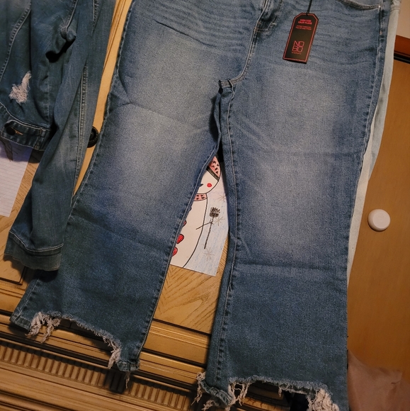 Jeans - Picture 1 of 2